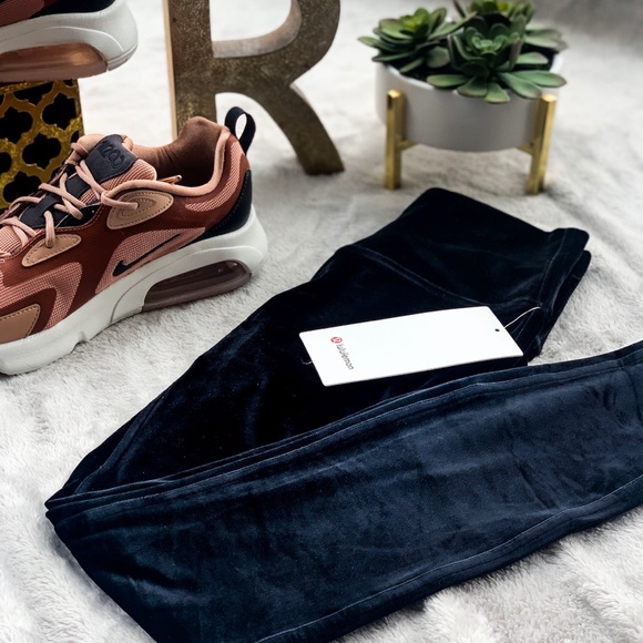 Lululemon Wunder Lounge HR 28” black - Picture 2 of 9